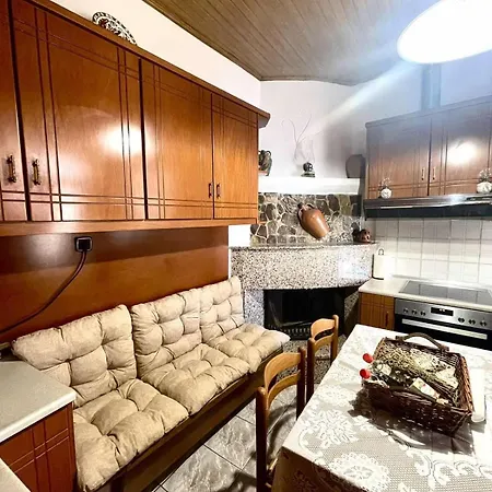 Trachos Traditional House * Salakos