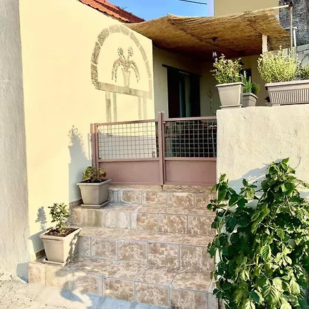 Trachos Traditional House Salakos