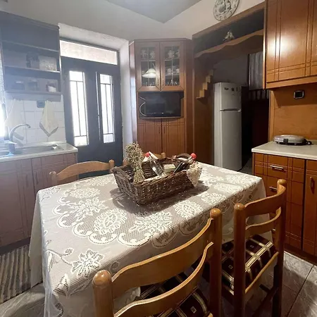 Дом отдыха Trachos Traditional House Salakos