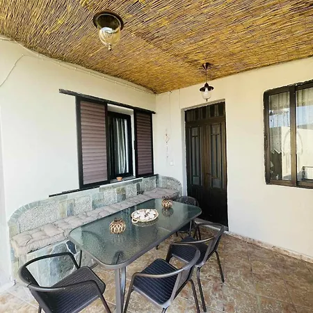 Feriehus Trachos Traditional House *