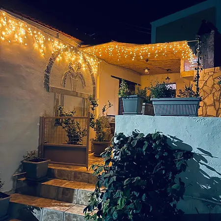 Feriehus Trachos Traditional House *